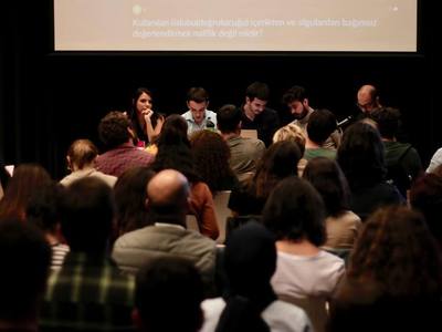 Panel discussion at Poedat